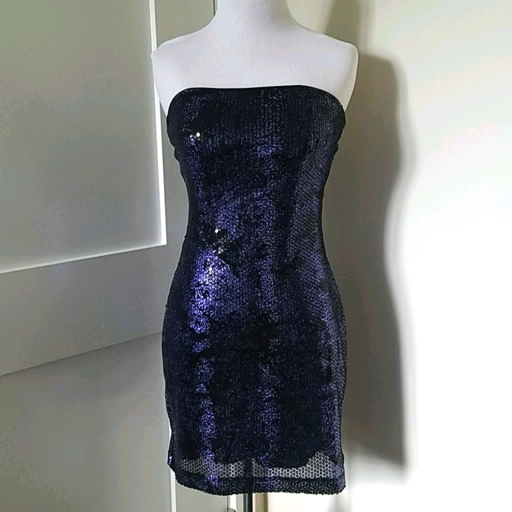 🎉HP🎉Ruby Rox Blue/black sequin strapless mini dress. Juniors size S.